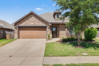 8305 Spitfire Trail, Aubrey, TX 76227
