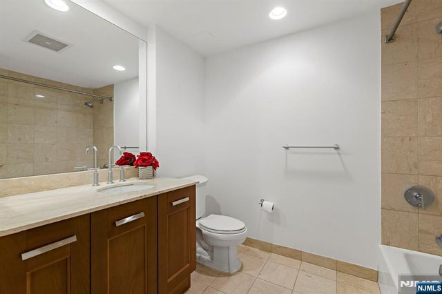 8100 River Road 1013, North Bergen, NJ 07047