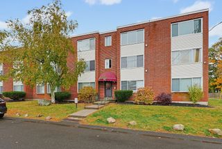 75-77 Colonel Bell Dr 9, Brockton, MA 02301