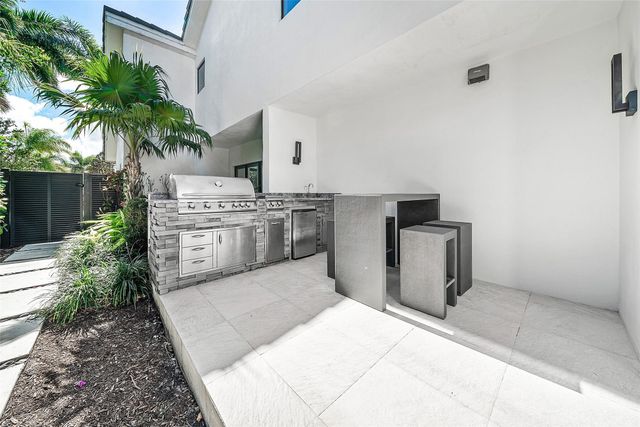 737 NE Boca Bay Colony Drive, Boca Raton, FL 33487