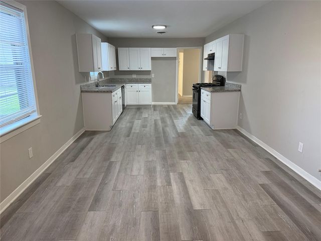 819 W Kyle Road, Clute, TX 77531