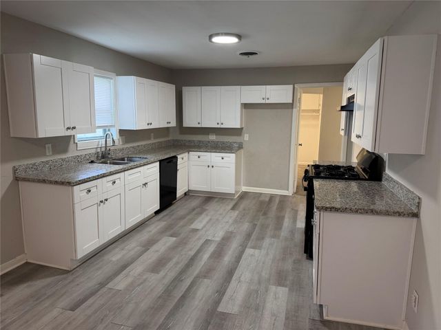 819 W Kyle Road, Clute, TX 77531