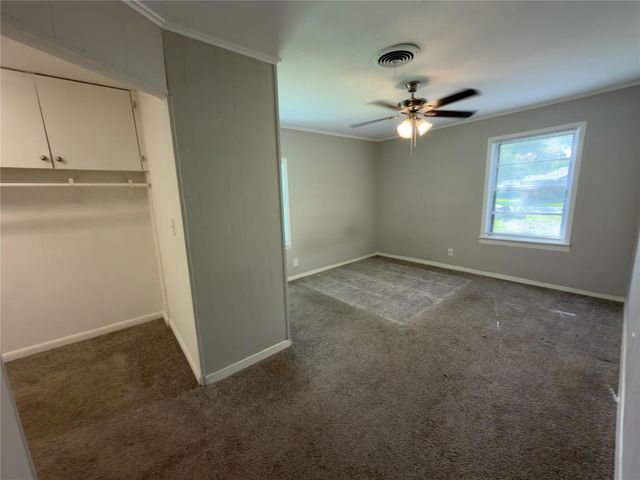 819 W Kyle Road, Clute, TX 77531