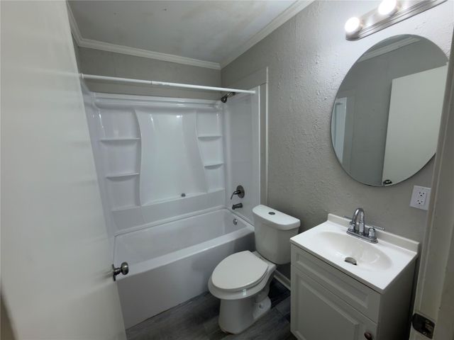 819 W Kyle Road, Clute, TX 77531