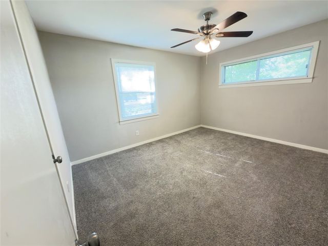 819 W Kyle Road, Clute, TX 77531