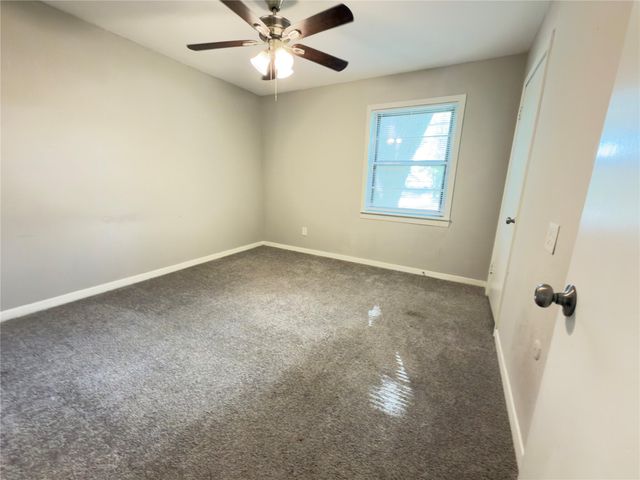 819 W Kyle Road, Clute, TX 77531