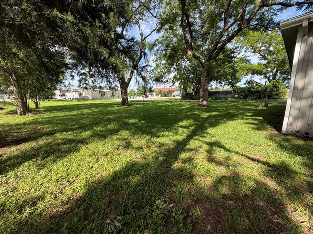 819 W Kyle Road, Clute, TX 77531