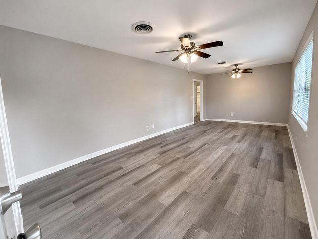 819 W Kyle Road, Clute, TX 77531