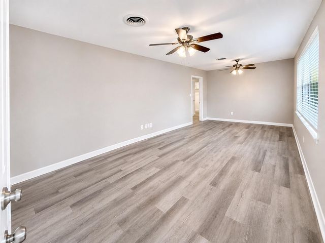 819 W Kyle Road, Clute, TX 77531