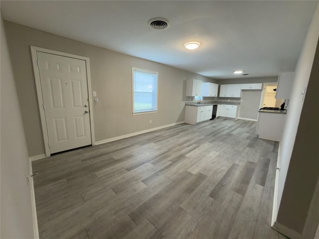 819 W Kyle Road, Clute, TX 77531