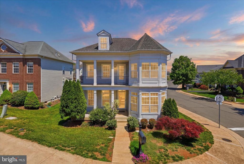 9477 BANKHEAD DR, Manassas, VA 20110