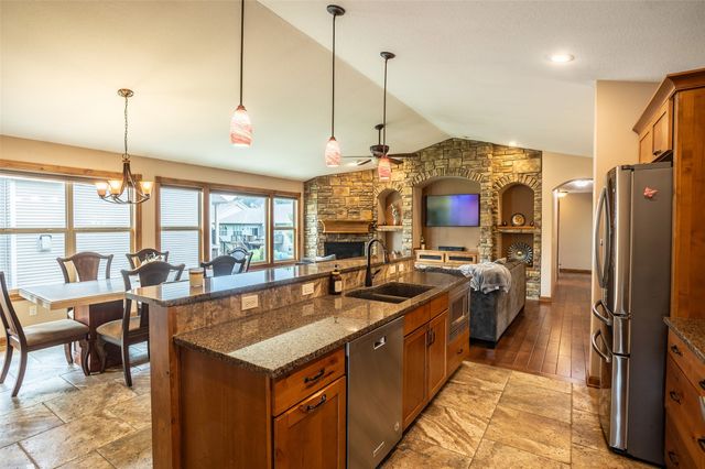 2202 Hearthstone Circle SW, Altoona, IA 50009