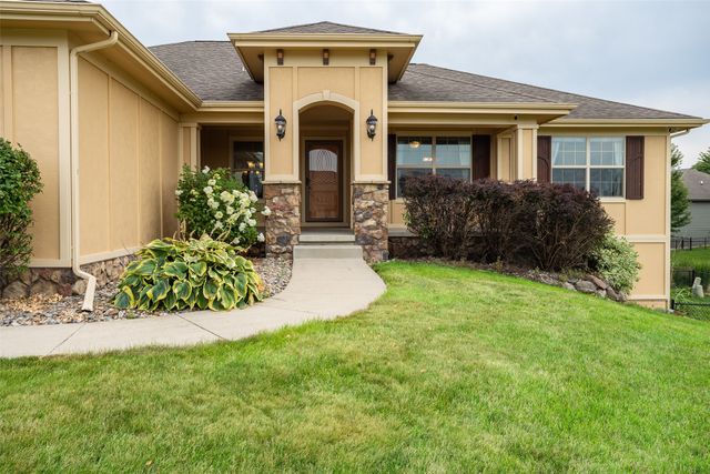 2202 Hearthstone Circle SW, Altoona, IA 50009