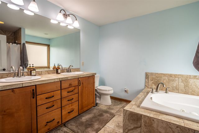 2202 Hearthstone Circle SW, Altoona, IA 50009