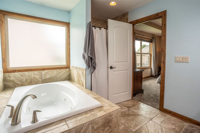 2202 Hearthstone Circle SW, Altoona, IA 50009