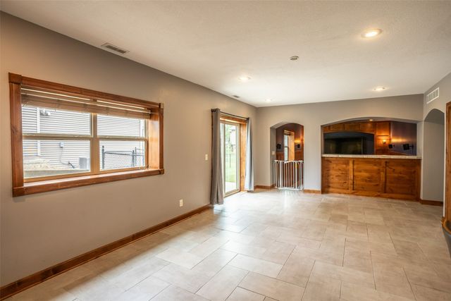 2202 Hearthstone Circle SW, Altoona, IA 50009