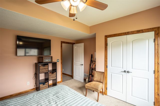 2202 Hearthstone Circle SW, Altoona, IA 50009