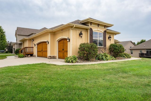 2202 Hearthstone Circle SW, Altoona, IA 50009