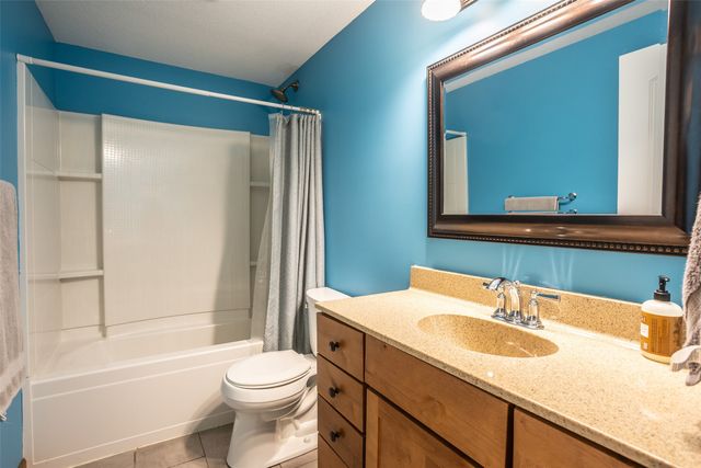 2202 Hearthstone Circle SW, Altoona, IA 50009