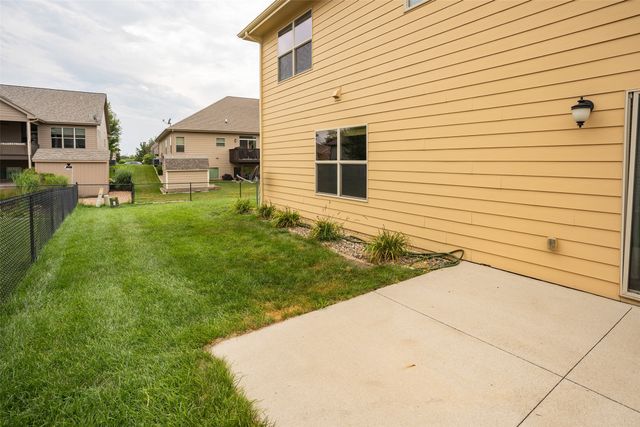 2202 Hearthstone Circle SW, Altoona, IA 50009