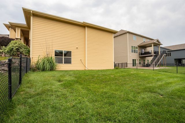 2202 Hearthstone Circle SW, Altoona, IA 50009