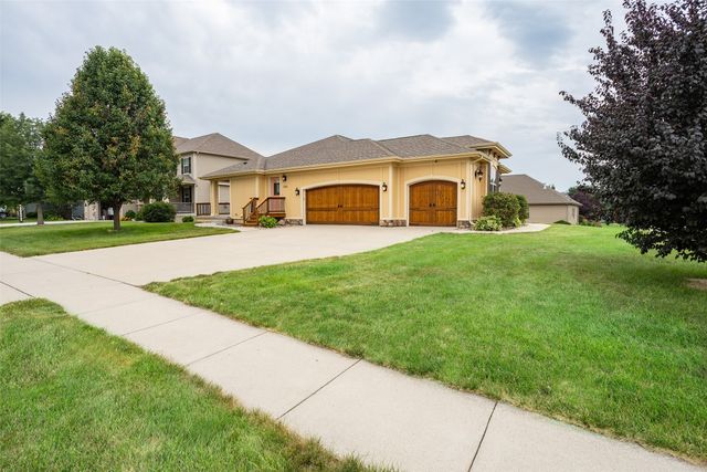 2202 Hearthstone Circle SW, Altoona, IA 50009