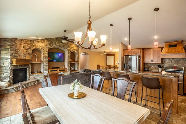 2202 Hearthstone Circle SW, Altoona, IA 50009