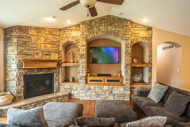 2202 Hearthstone Circle SW, Altoona, IA 50009