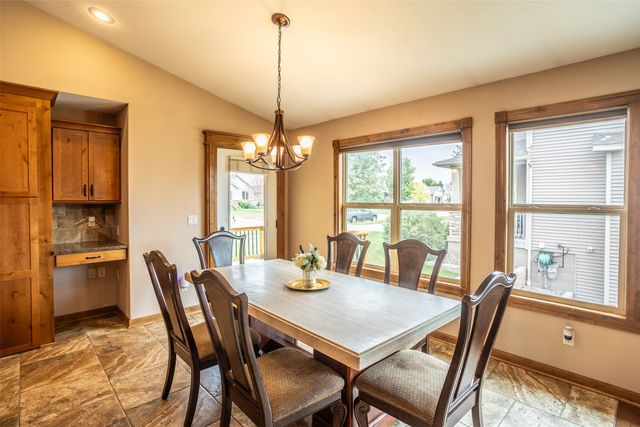 2202 Hearthstone Circle SW, Altoona, IA 50009