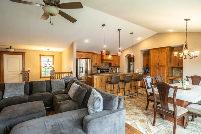 2202 Hearthstone Circle SW, Altoona, IA 50009