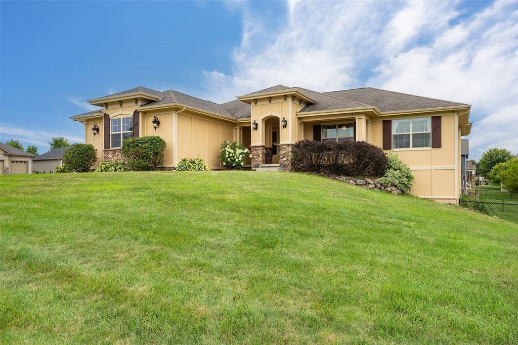 2202 Hearthstone Circle SW, Altoona, IA 50009