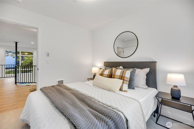 2104 1st Avenue N, Seattle, WA 98109