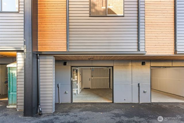 2104 1st Avenue N, Seattle, WA 98109