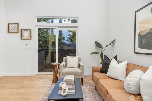 2104 1st Avenue N, Seattle, WA 98109