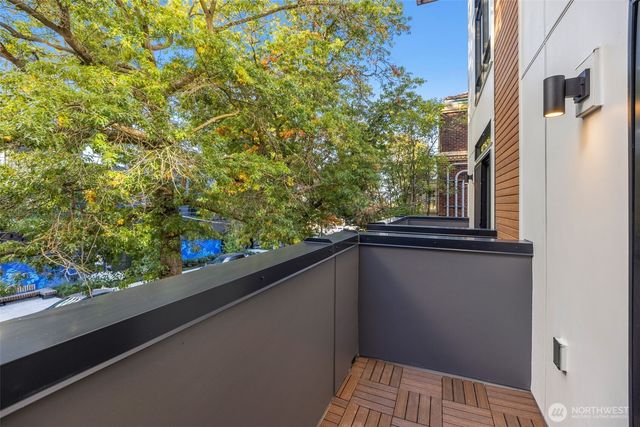 2104 1st Avenue N, Seattle, WA 98109