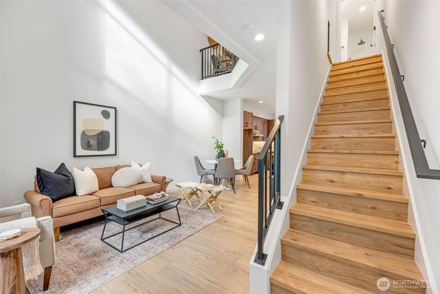 2104 1st Avenue N, Seattle, WA 98109