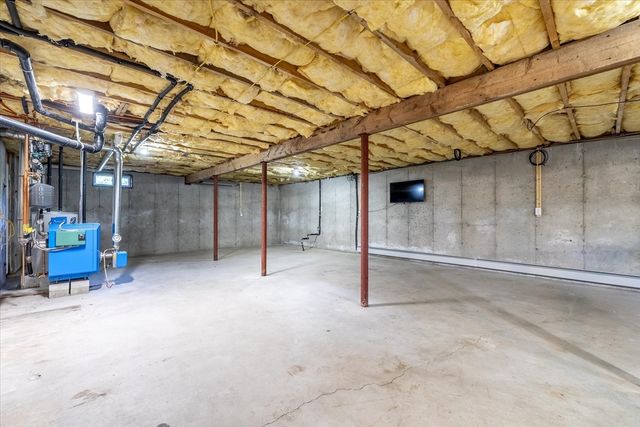 105 Hodgkins Dr, East Brookfield, MA 01515