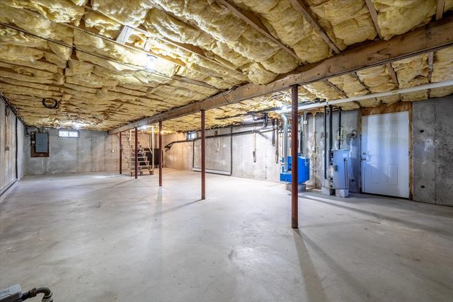 105 Hodgkins Dr, East Brookfield, MA 01515