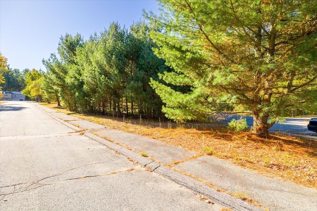 105 Hodgkins Dr, East Brookfield, MA 01515