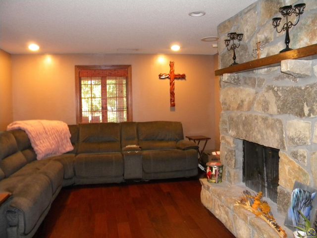 1020 Wanamaka Road, Emporia, KS 66801