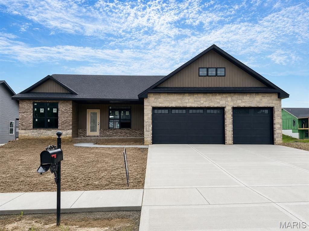 1827 Robins Mill Court, Maryville, IL 62062