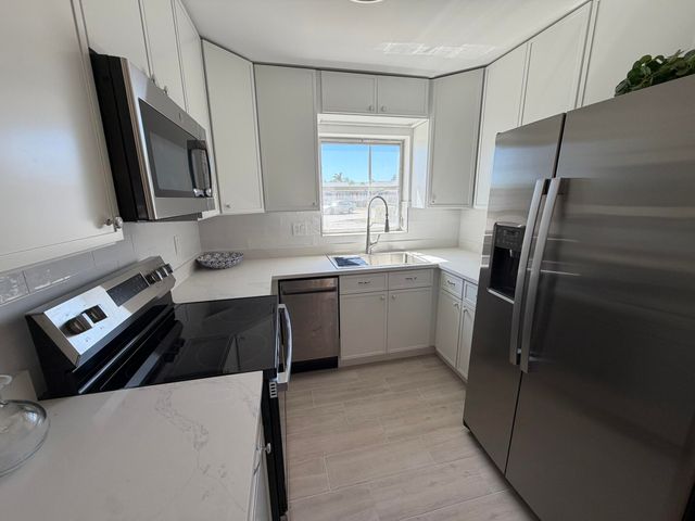 2747 E Dudley Dr Drive E D, West Palm Beach, FL 33415