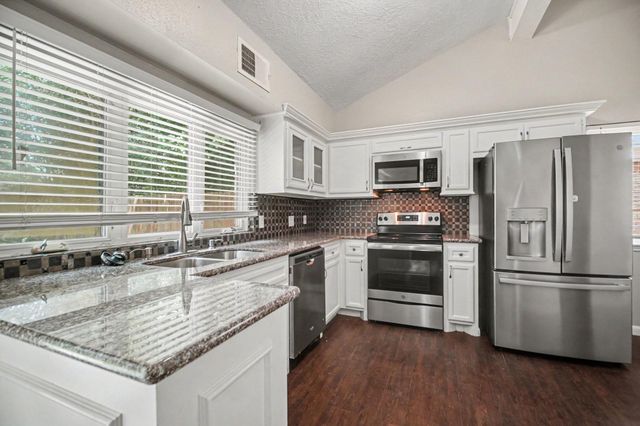 2730 Valley Forest Drive, Missouri City, TX 77489