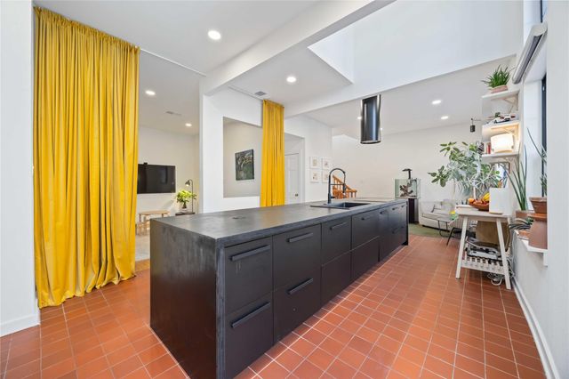 1425 Nantucket Drive B, Houston, TX 77057