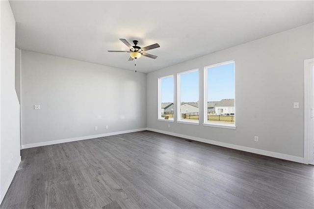 12426 S Aspen Lane, Lee's Summit, MO 64086