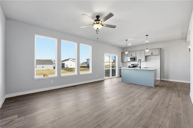 12426 S Aspen Lane, Lee's Summit, MO 64086