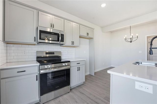 12426 S Aspen Lane, Lee's Summit, MO 64086