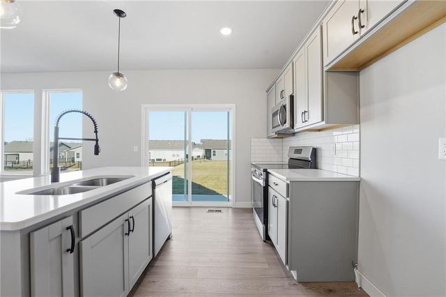 12426 S Aspen Lane, Lee's Summit, MO 64086