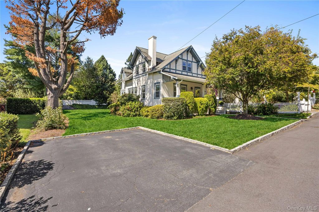 33 Cassilis Avenue, Bronxville, NY 10708 — photo 2