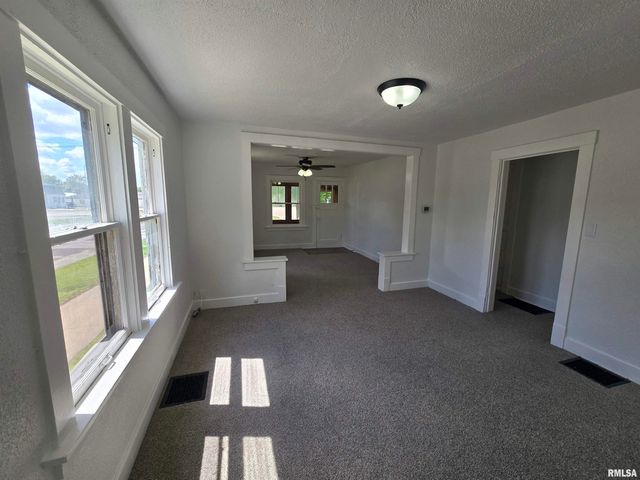 1230 SUMMER Street, Pekin, IL 61554